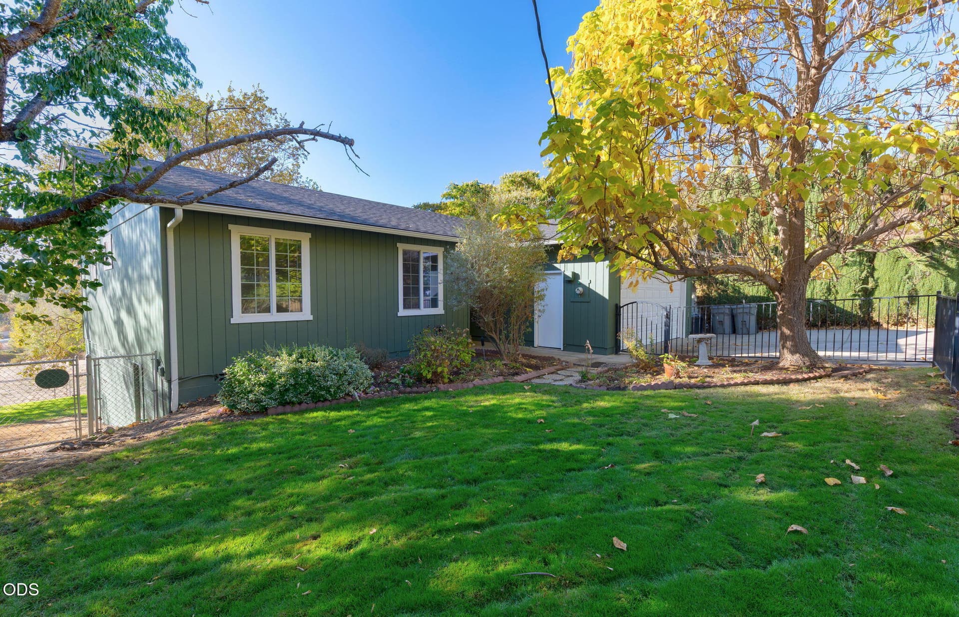 7-web-or-mls-1802-ne-beacon-dr. Photo 4 of 42, 1802 NE Beacon Drive, Grants Pass, OR 97526