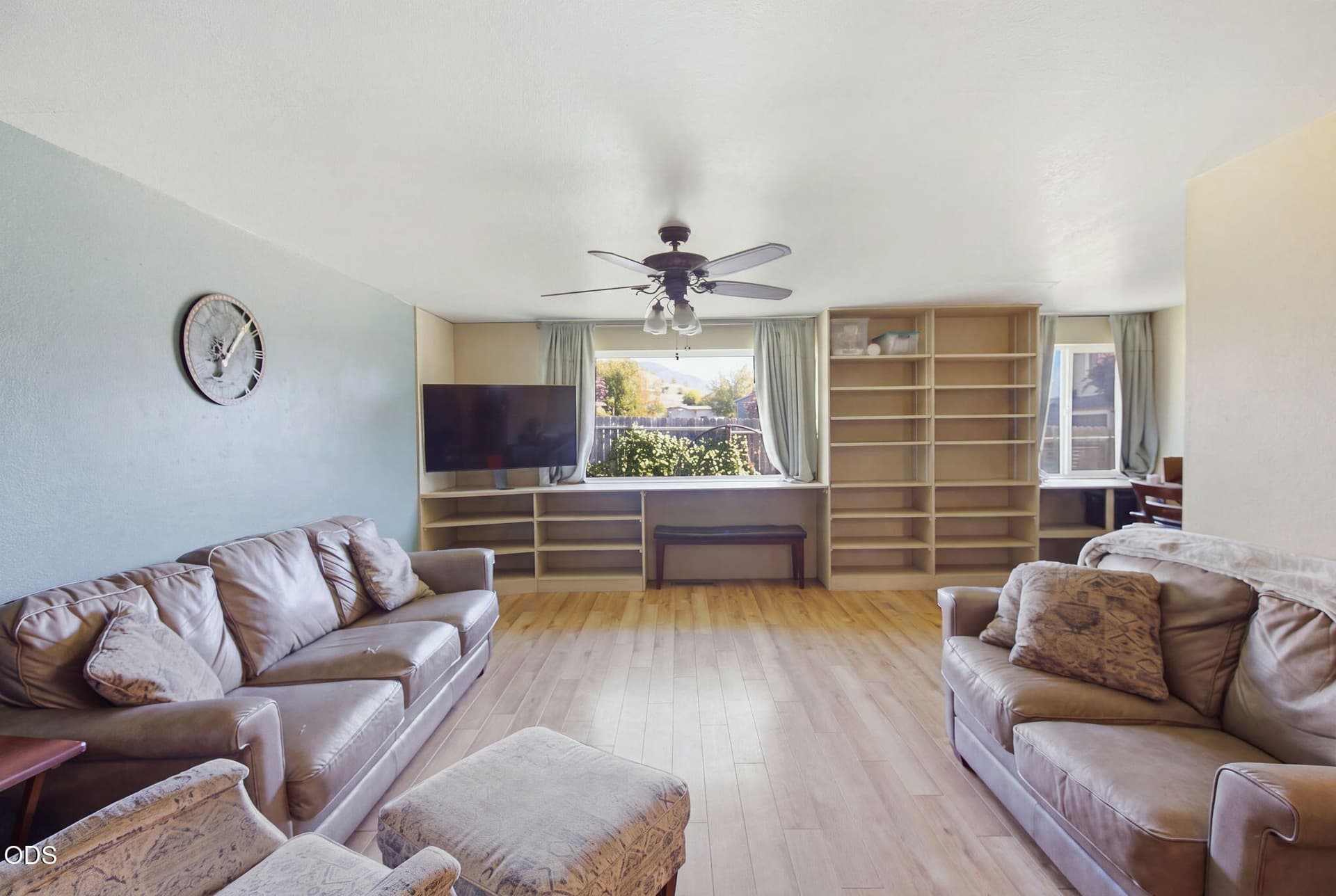 2. Photo 2 of 33, 309 NE Terry Lane, Grants Pass, OR 97526