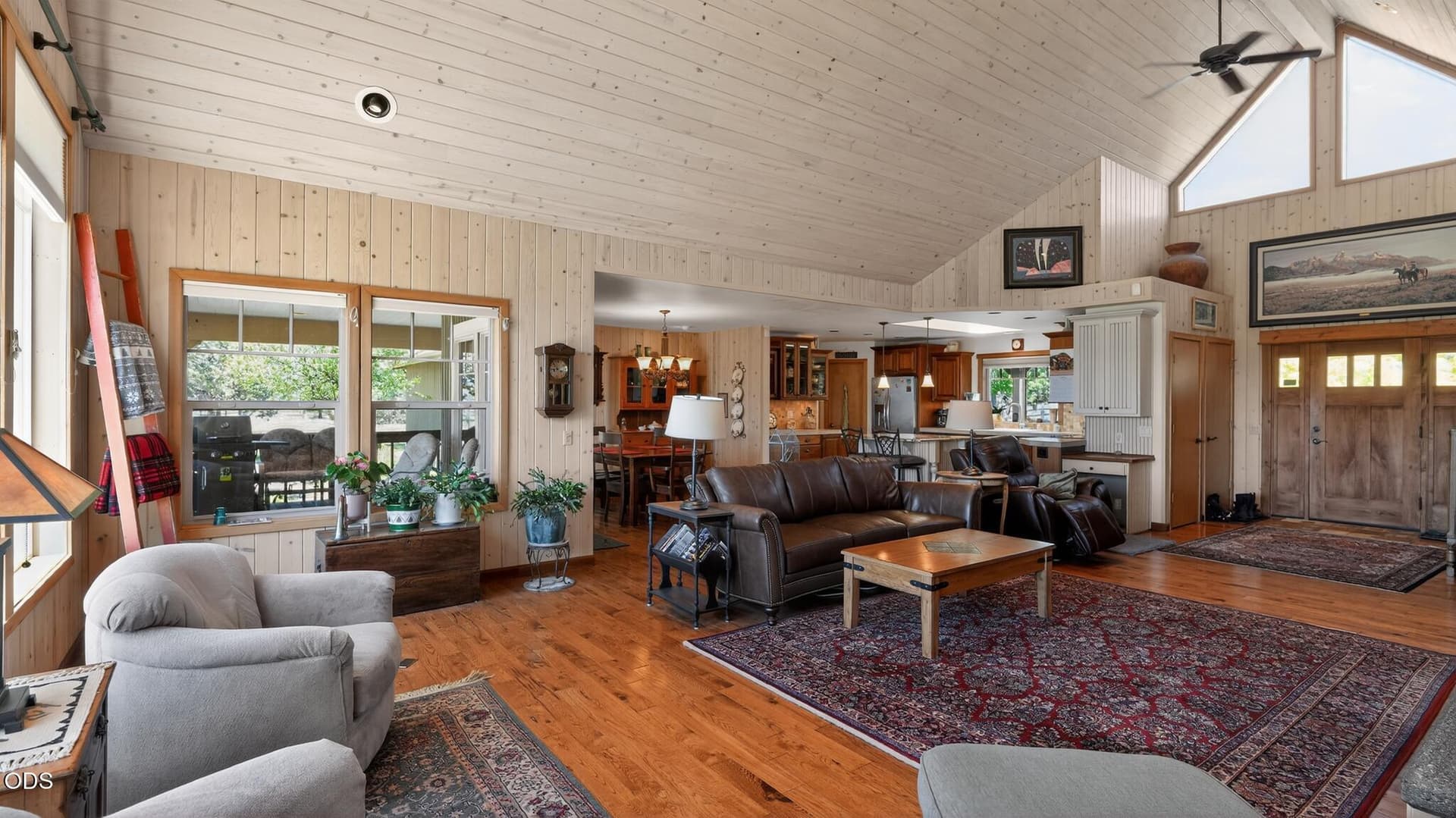 living dining. Photo 5 of 30, 18203 Fadjur Lane, Sisters, OR 97759