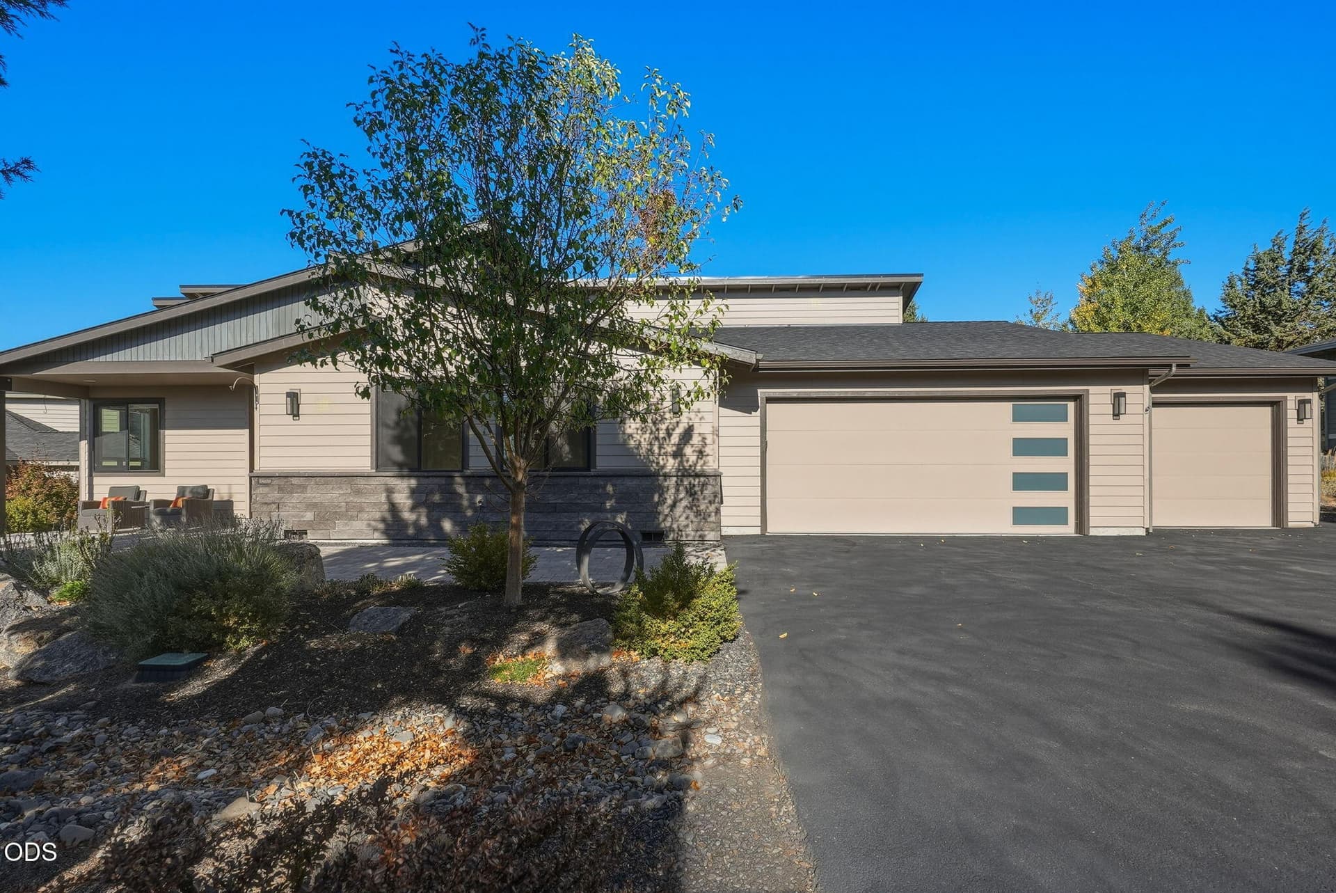 2-web-or-mls-Riley-Visuals-2. Photo 2 of 85, 1272 Trail Creek Drive, Redmond, OR 97756
