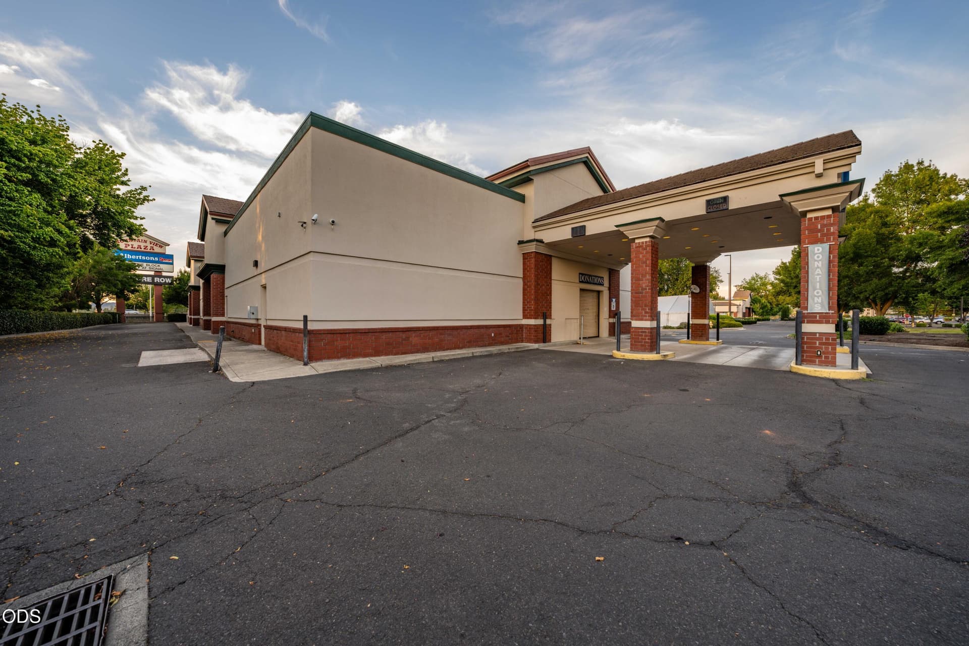 1249-4. Photo 4 of 51, 1249 Plaza Boulevard Unit A/B, Central Point, OR 97502