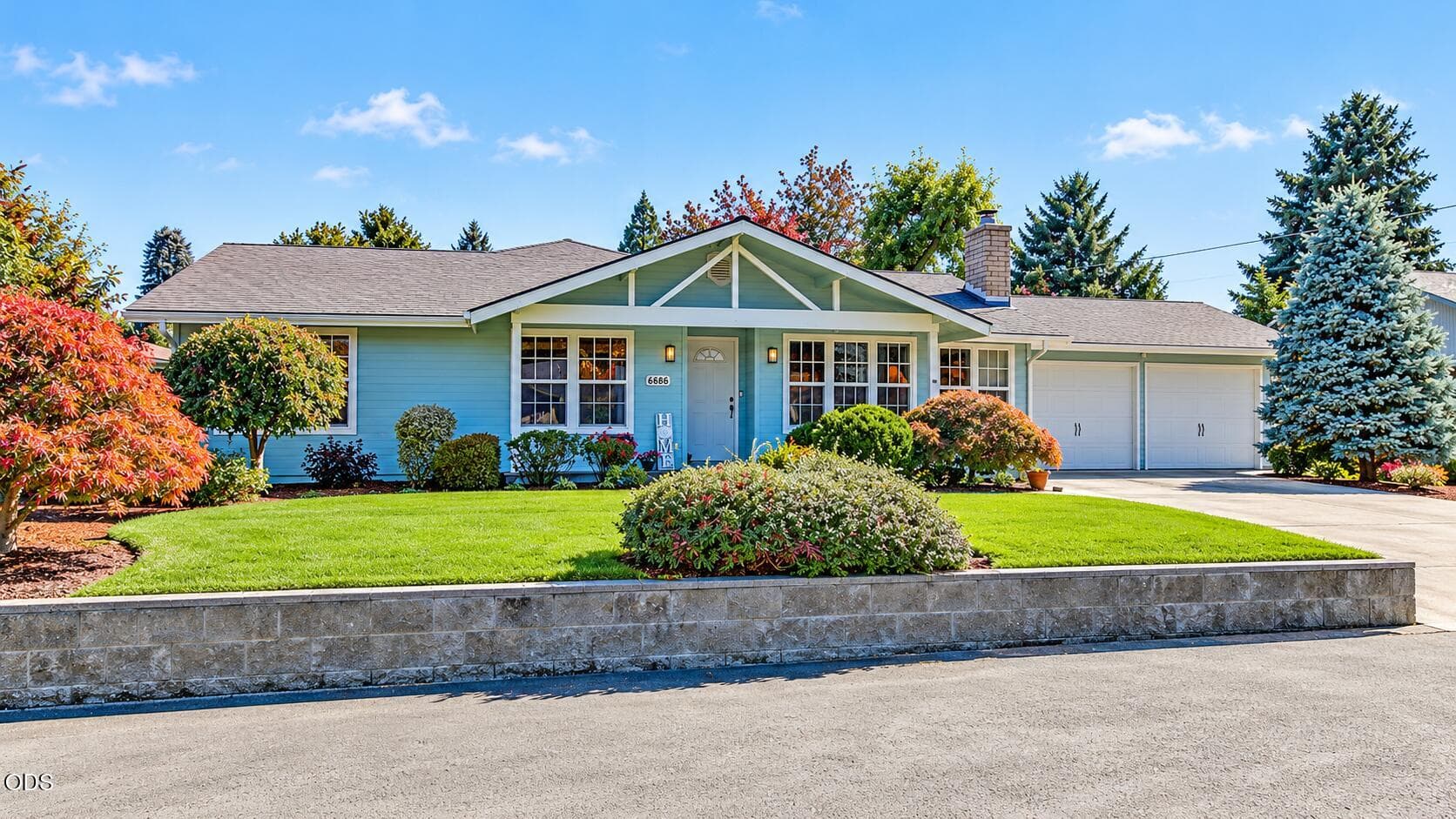 1. Photo 1 of 39, 5358 Raymond Way, Central Point, OR 97502