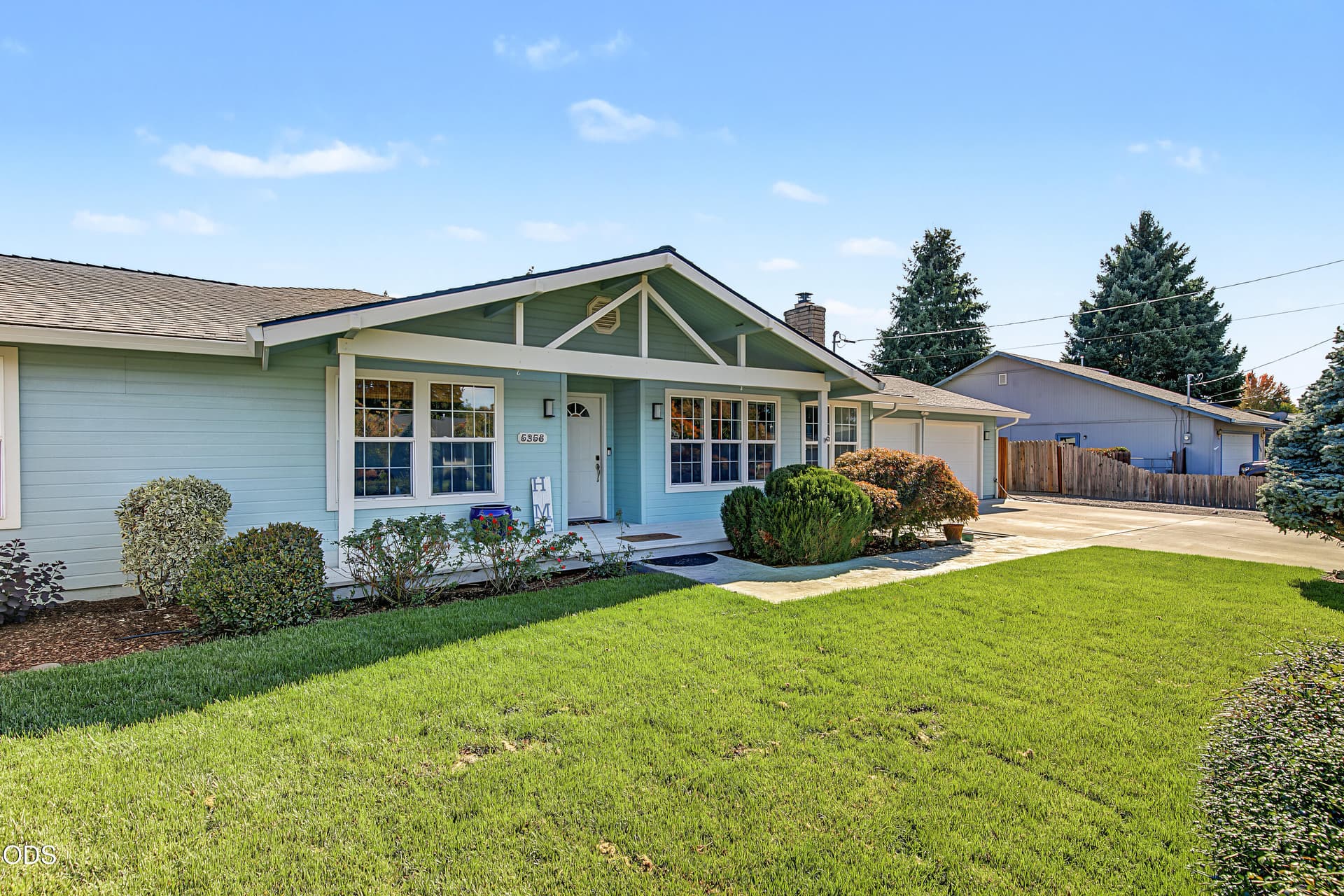 2. Photo 2 of 39, 5358 Raymond Way, Central Point, OR 97502