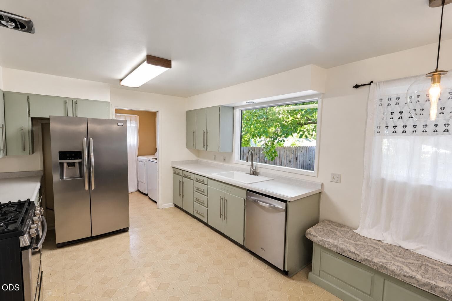 4 Kitchen. Photo 5 of 40, 509 N Berkeley Way, Medford, OR 97504