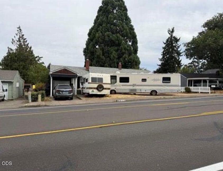 P115ETF. Photo 2 of 4, 3251 W 18th Avenue, Eugene, OR 97402