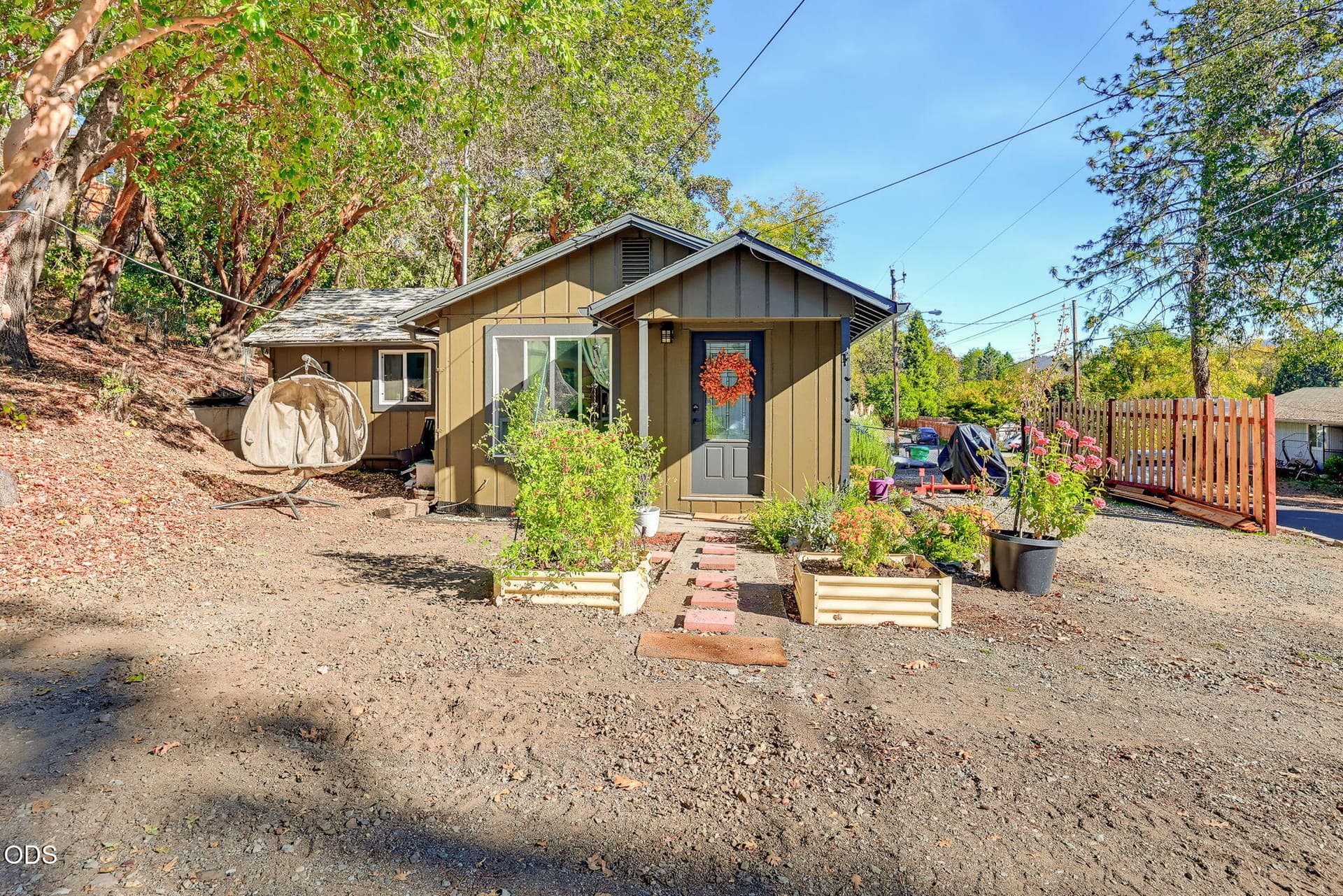 Apx4A00001. Photo 1 of 19, 981 4th Avenue, Gold Hill, OR 97525