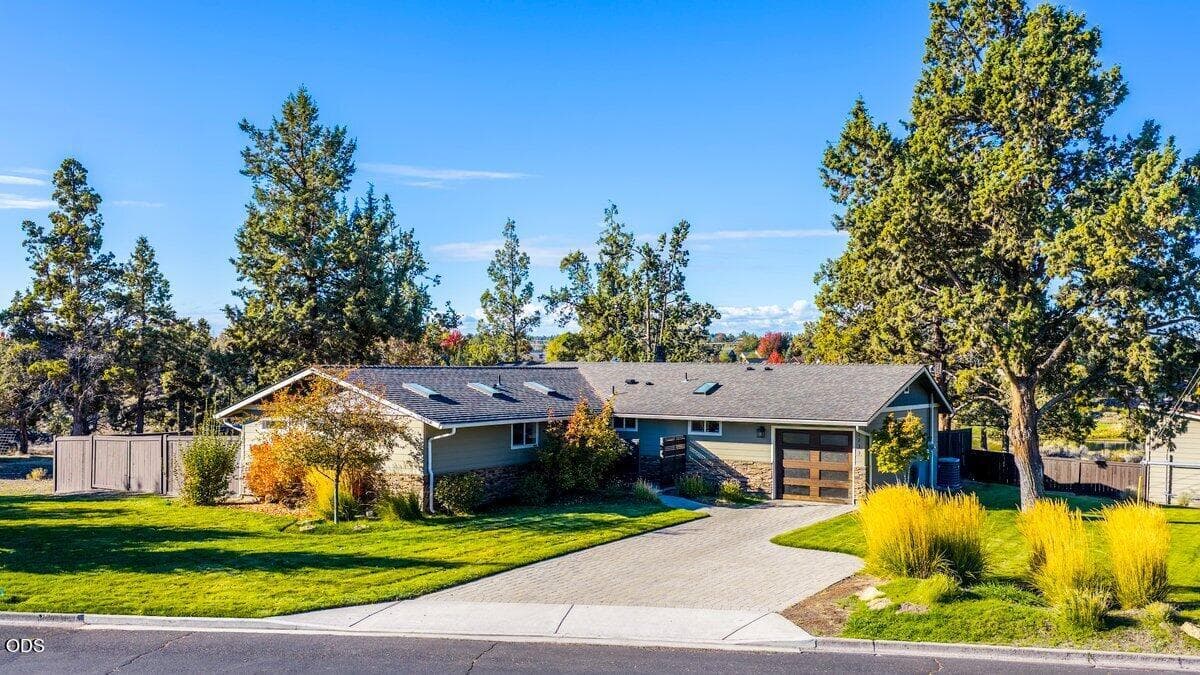 1233 SW Canyon Dr Redmond-56. Photo 2 of 47, 1233 SW Canyon Drive, Redmond, OR 97756