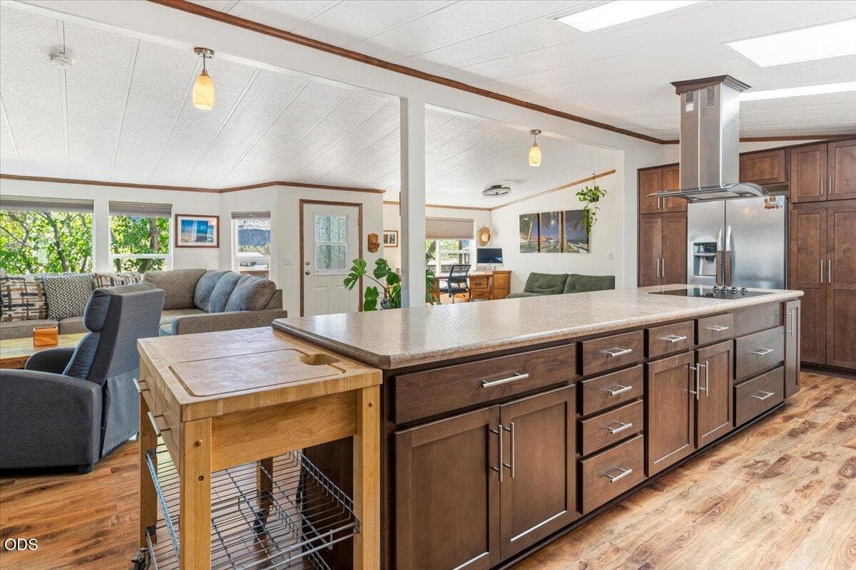 Kitchen. Photo 1 of 37, 11564 SW Horny Hollow Trail, Terrebonne, OR 97760