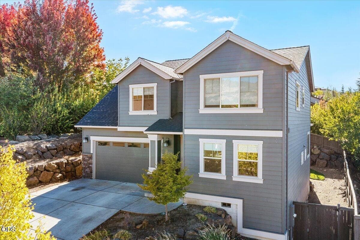 1. Photo 1 of 33, 1603 Palermo Street, Medford, OR 97504