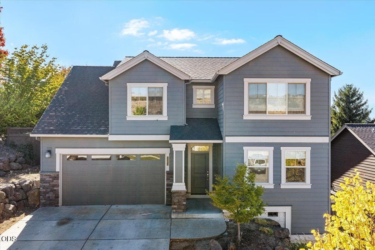 1. Photo 2 of 33, 1603 Palermo Street, Medford, OR 97504