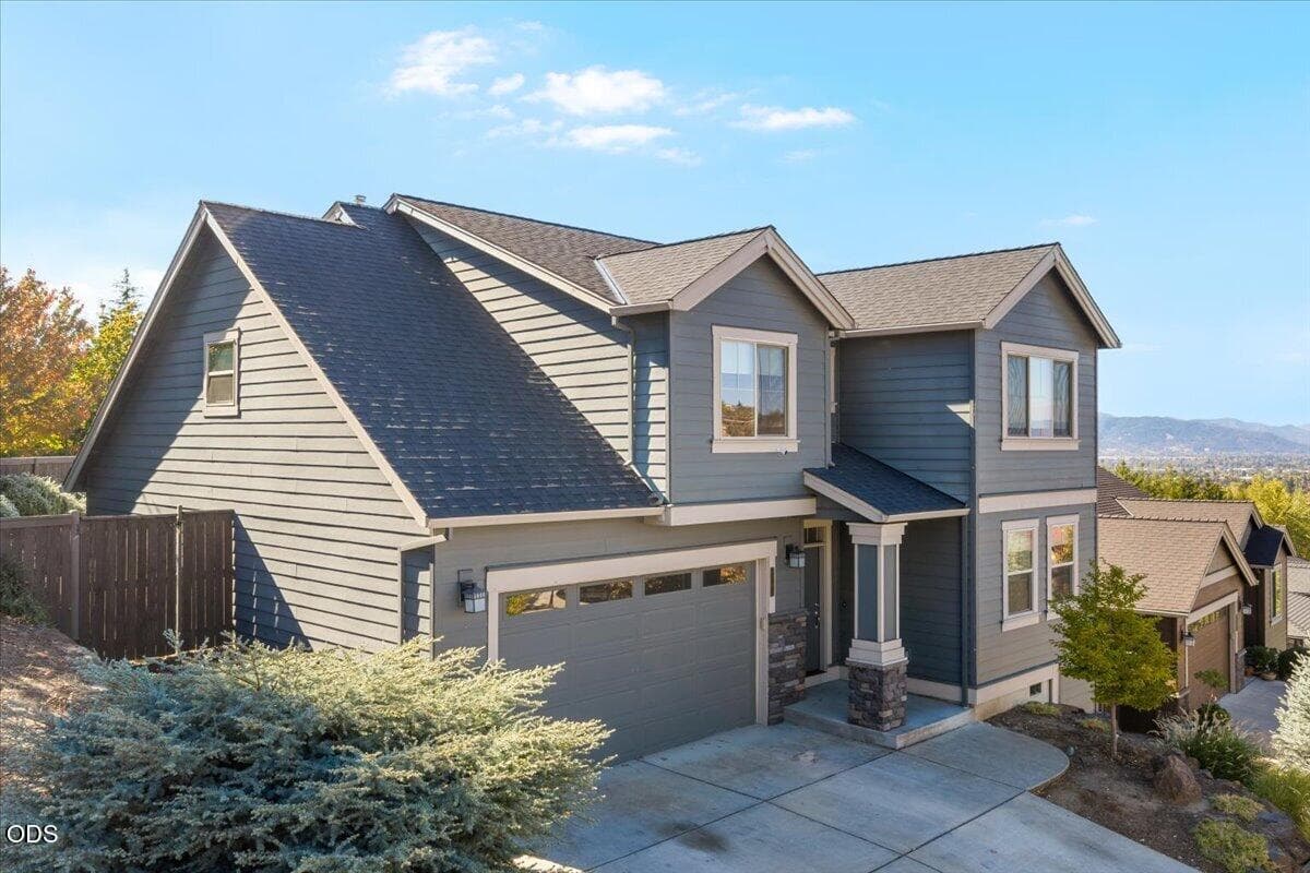 1. Photo 3 of 33, 1603 Palermo Street, Medford, OR 97504