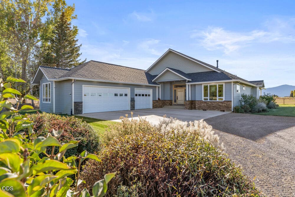 32445 Rivers Drive. Photo 1 of 73, 32245 Rivers Drive, Chiloquin, OR 97624