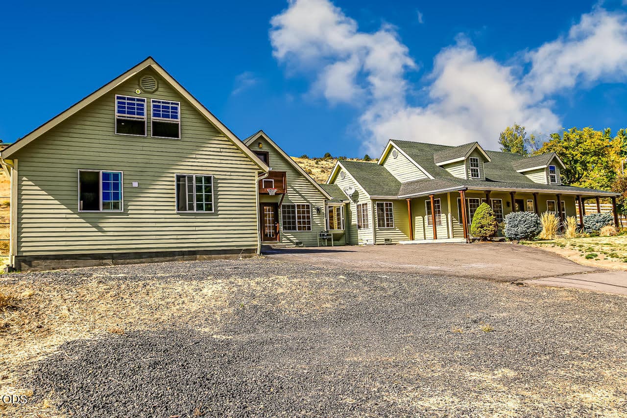 1. Photo 3 of 53, 3939 Beverly Drive, Klamath Falls, OR 97603