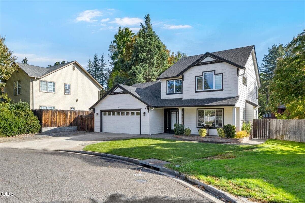 02-CI_7108. Photo 2 of 29, 543 Hoover Park Drive, Medford, OR 97504