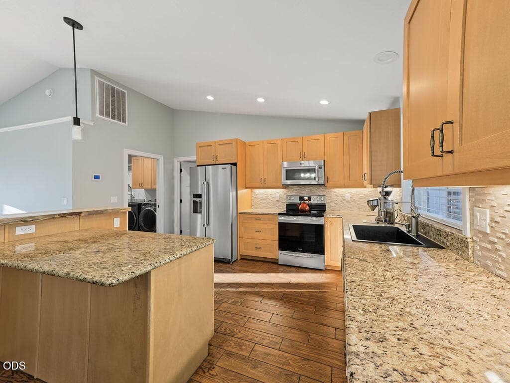 PA151116. Photo 3 of 36, 3611 Boulder Lane, Klamath Falls, OR 97603