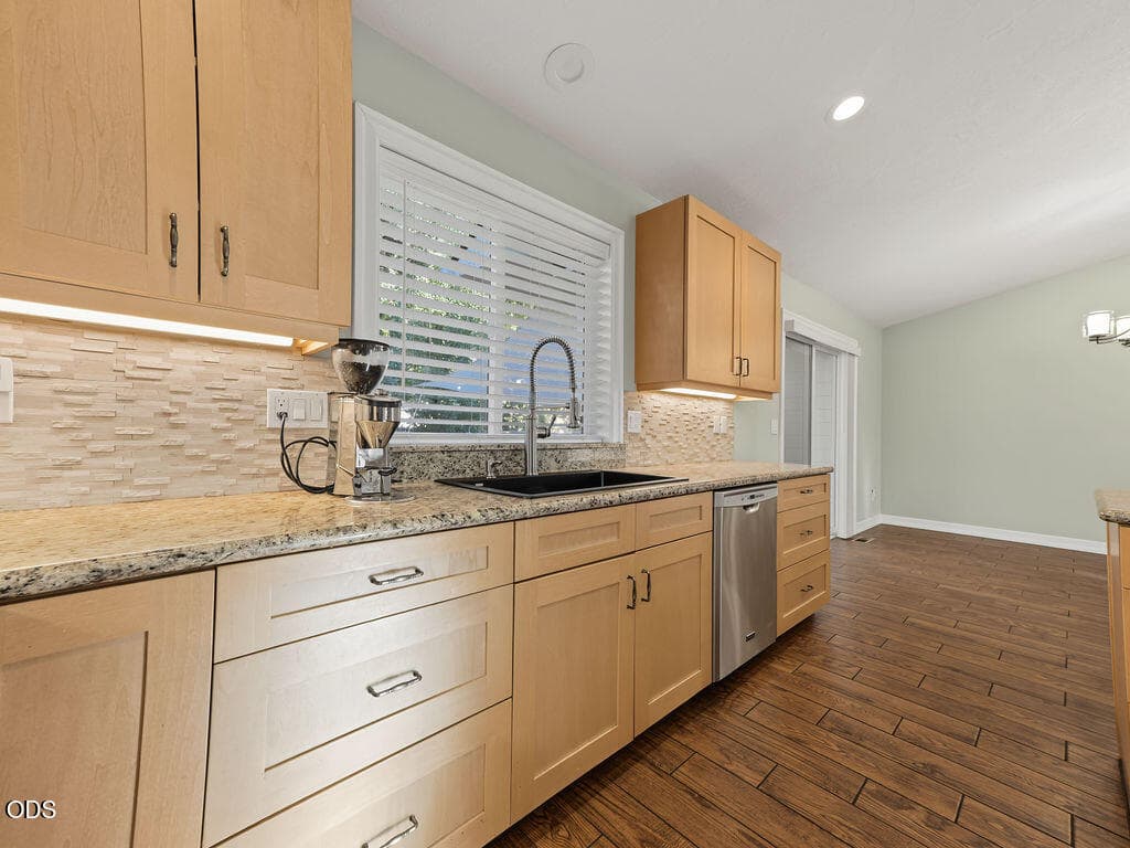 PA151130. Photo 4 of 36, 3611 Boulder Lane, Klamath Falls, OR 97603