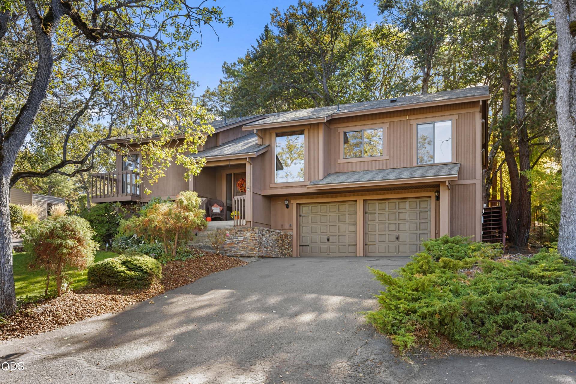 EP1A0332. Photo 1 of 46, 2586 Freedom Way, Medford, OR 97504