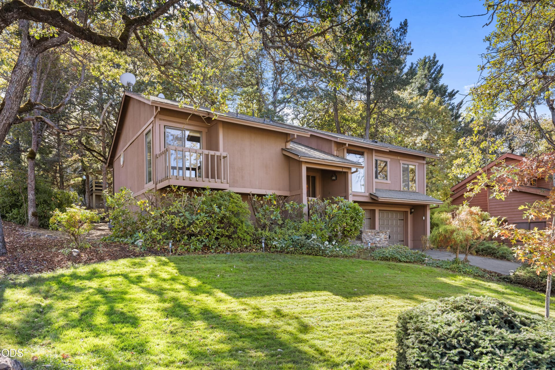 EP1A0341. Photo 3 of 46, 2586 Freedom Way, Medford, OR 97504