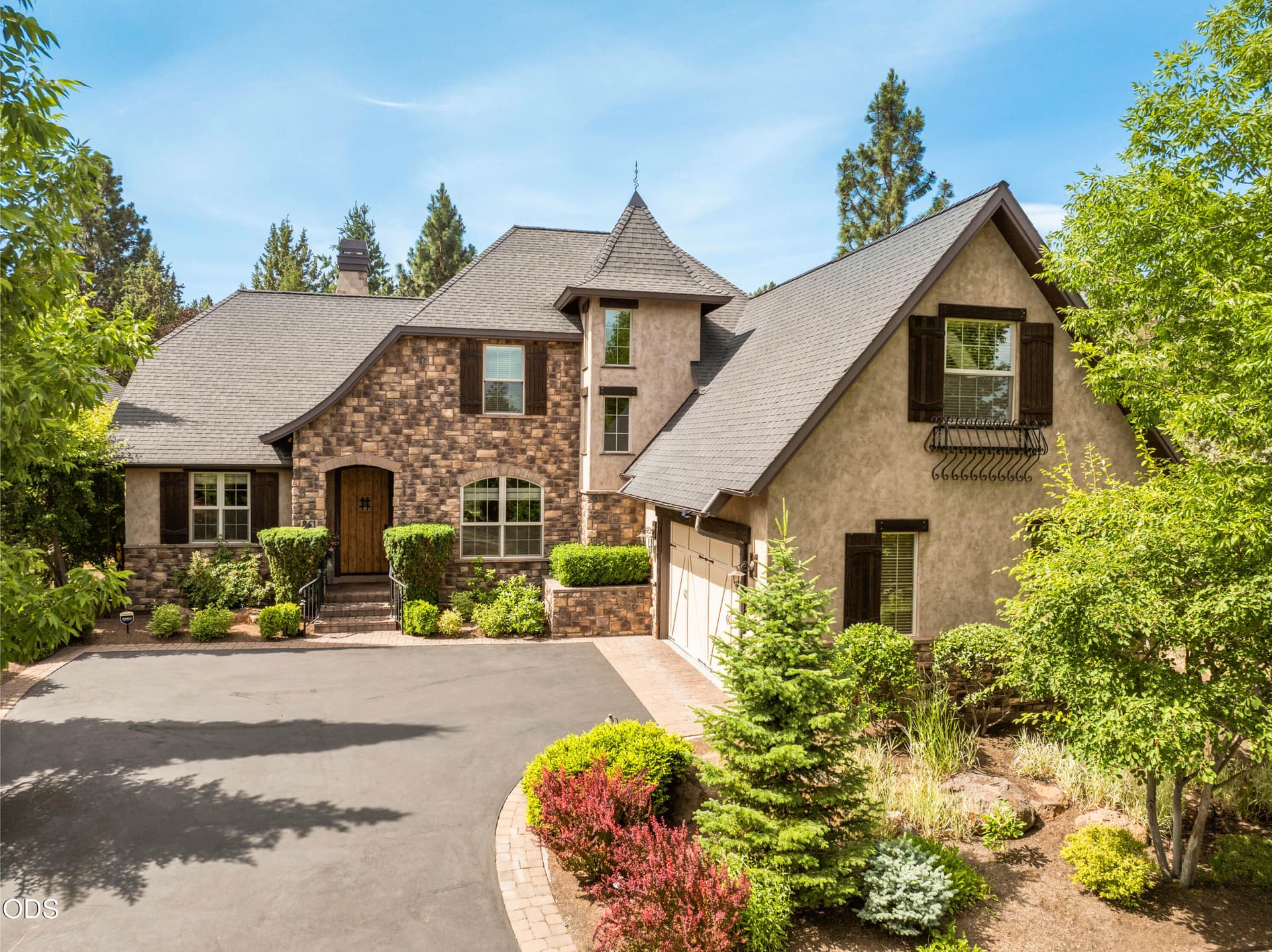 02-861 N W Yosemite Dr. Photo 1 of 50, 861 NW Yosemite Drive, Bend, OR 97703