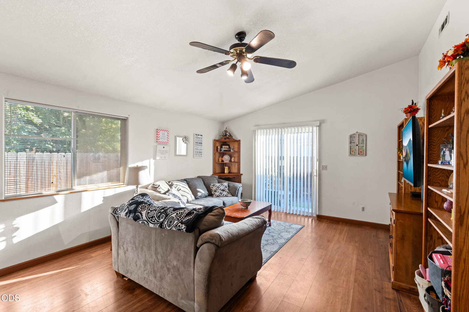 Living Room. Photo 4 of 21, 653 SW Balsam Road, Grants Pass, OR 97526