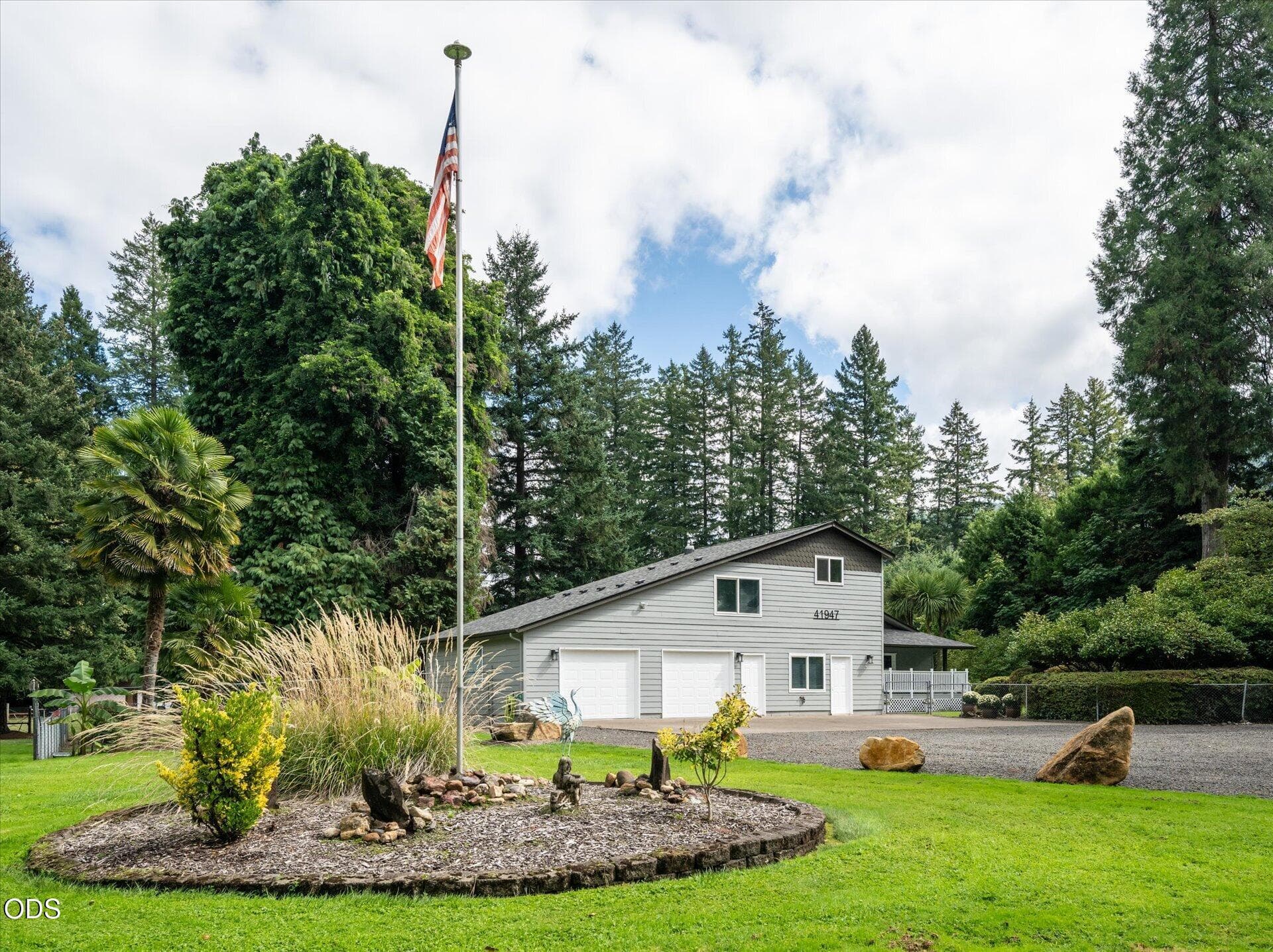 Flagpole. Photo 2 of 32, 41947 McKenzie Highway, Springfield, OR 97478