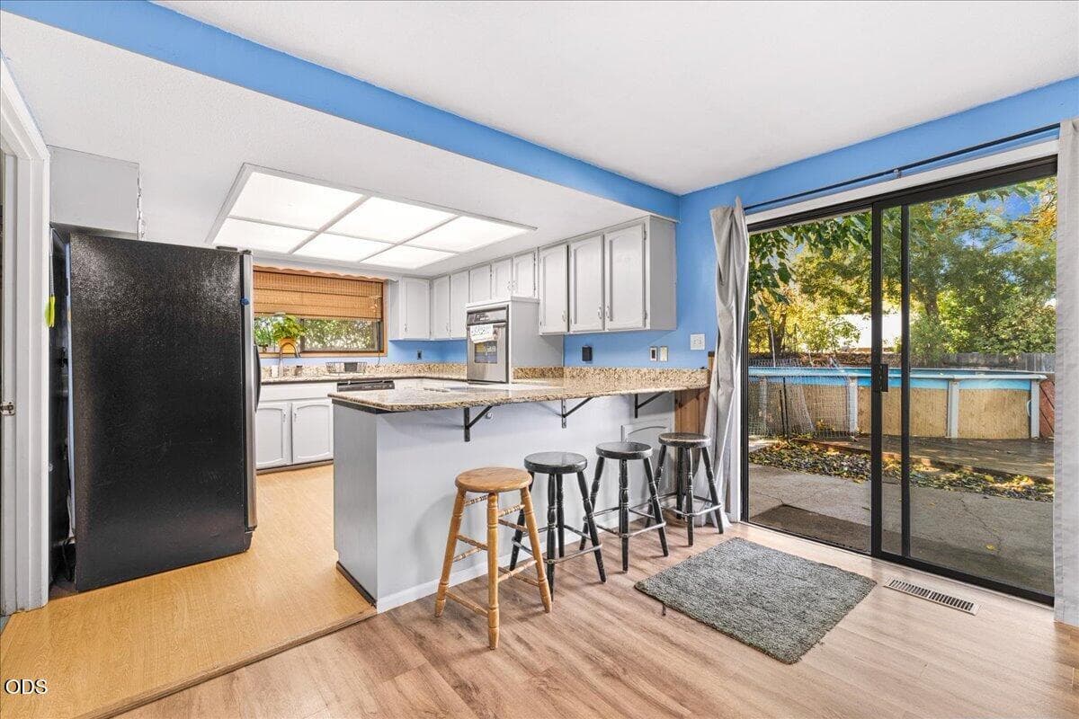 15-Kitchen + Seating. Photo 5 of 30, 2951 Barclay Road, Medford, OR 97504