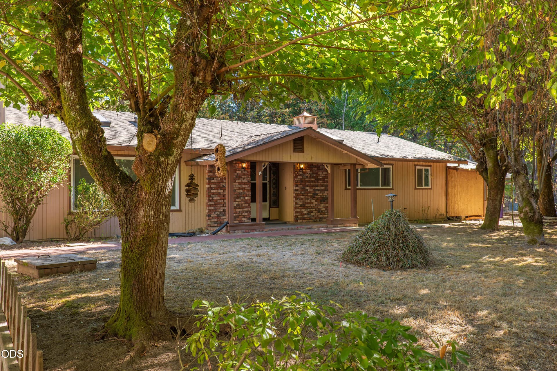 110WhiteFirDr-04. Photo 4 of 60, 110 White Fir Drive, Grants Pass, OR 97526