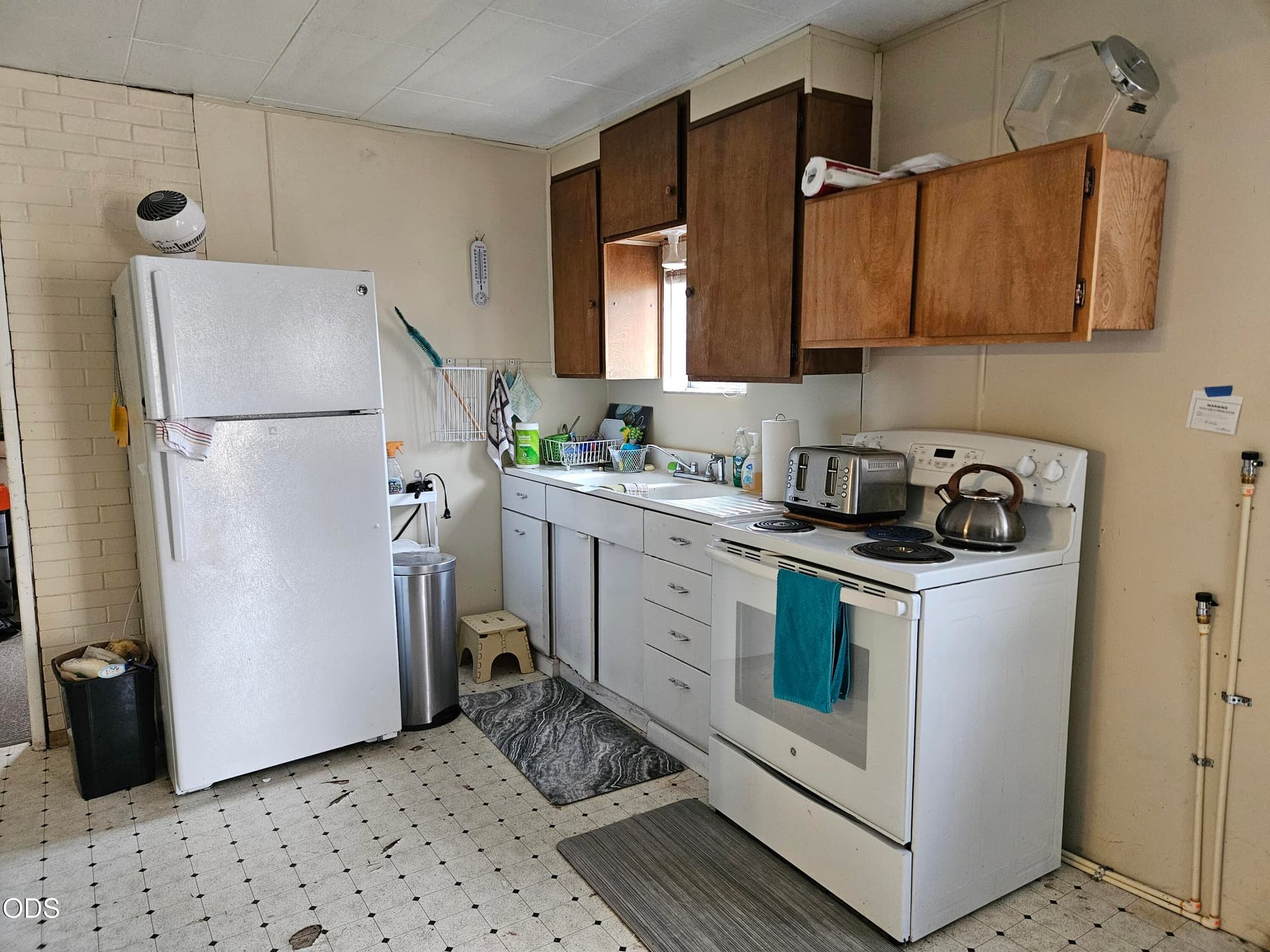 kitchen. Photo 4 of 14, 4491 Stebbins Avenue, Klamath Falls, OR 97601