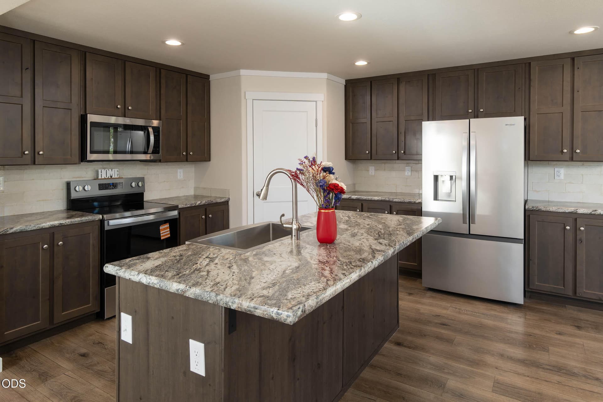 Lg Kitchen Island. Photo 4 of 24, 451 SE Council Drive, Mount Vernon, OR 97865
