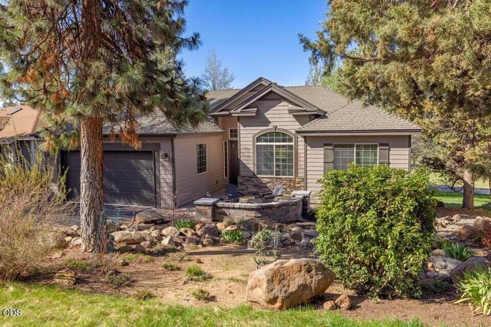 1. Photo 1 of 46, 4934 Horned Lark Drive, Klamath Falls, OR 97601