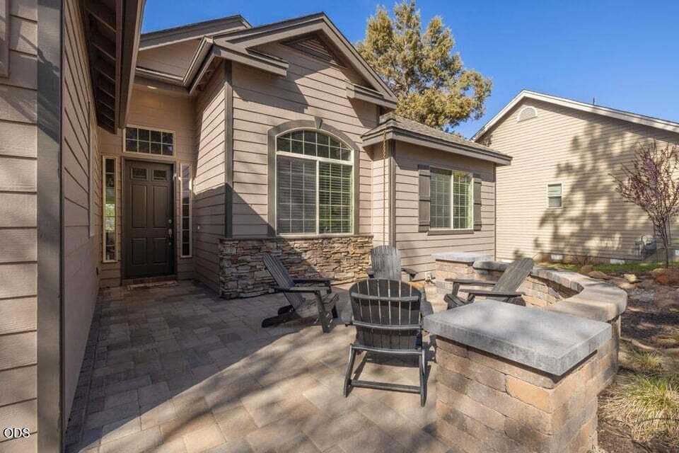 3. Photo 3 of 46, 4934 Horned Lark Drive, Klamath Falls, OR 97601