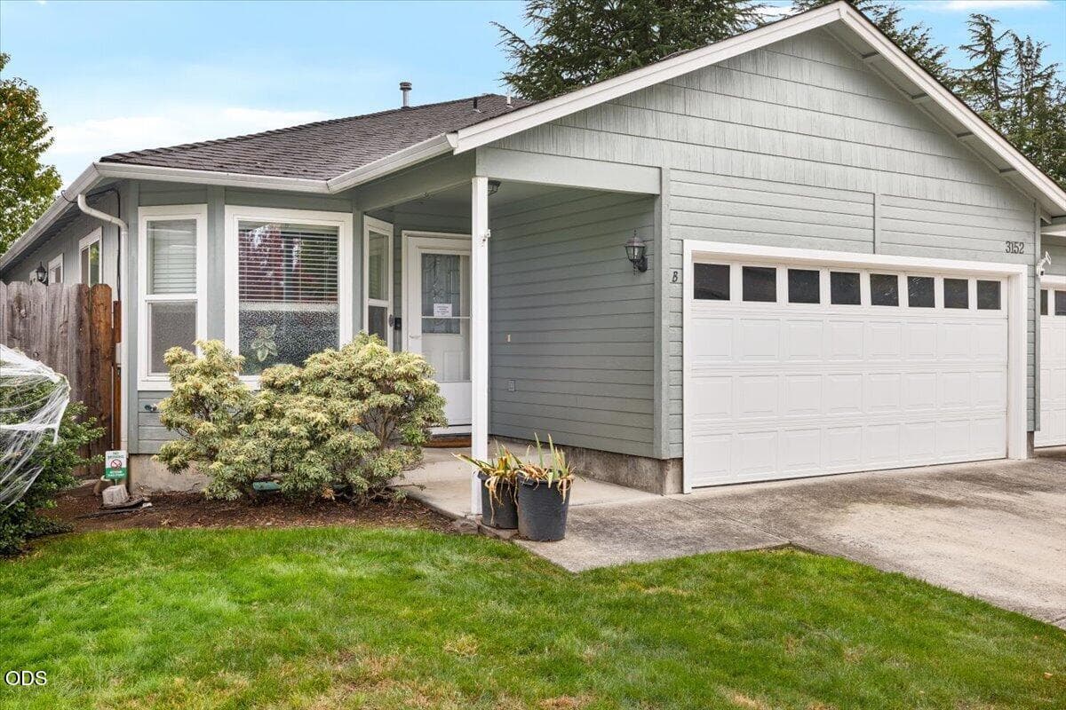 2-CI_7584. Photo 2 of 3, 3152 Forest Hills Drive, Medford, OR 97504