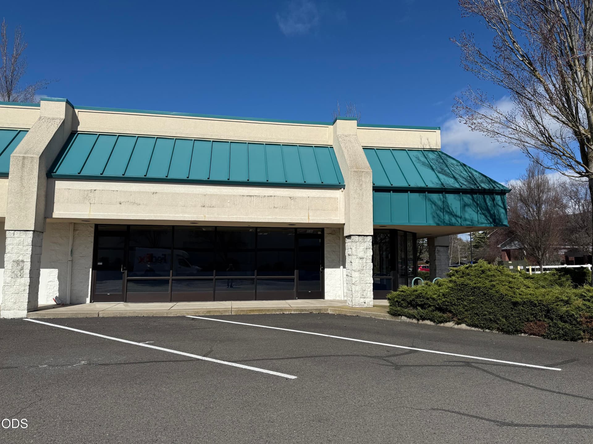 IMG_4370. Photo 2 of 8, 1594 Biddle Road Unit Topstitch, Medford, OR 97504
