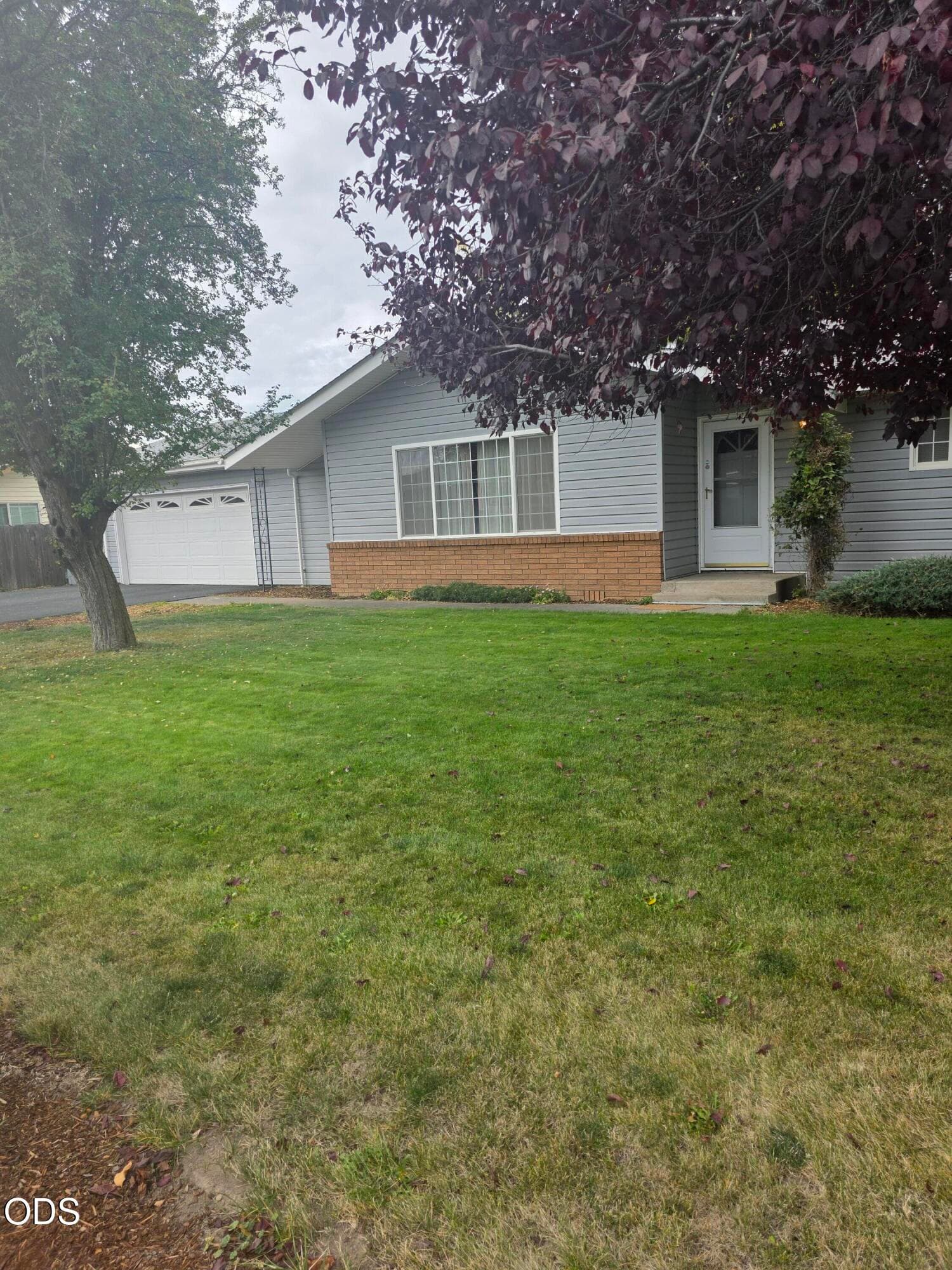 15255. Photo 1 of 34, 3206 Raymond Street, Klamath Falls, OR 97603
