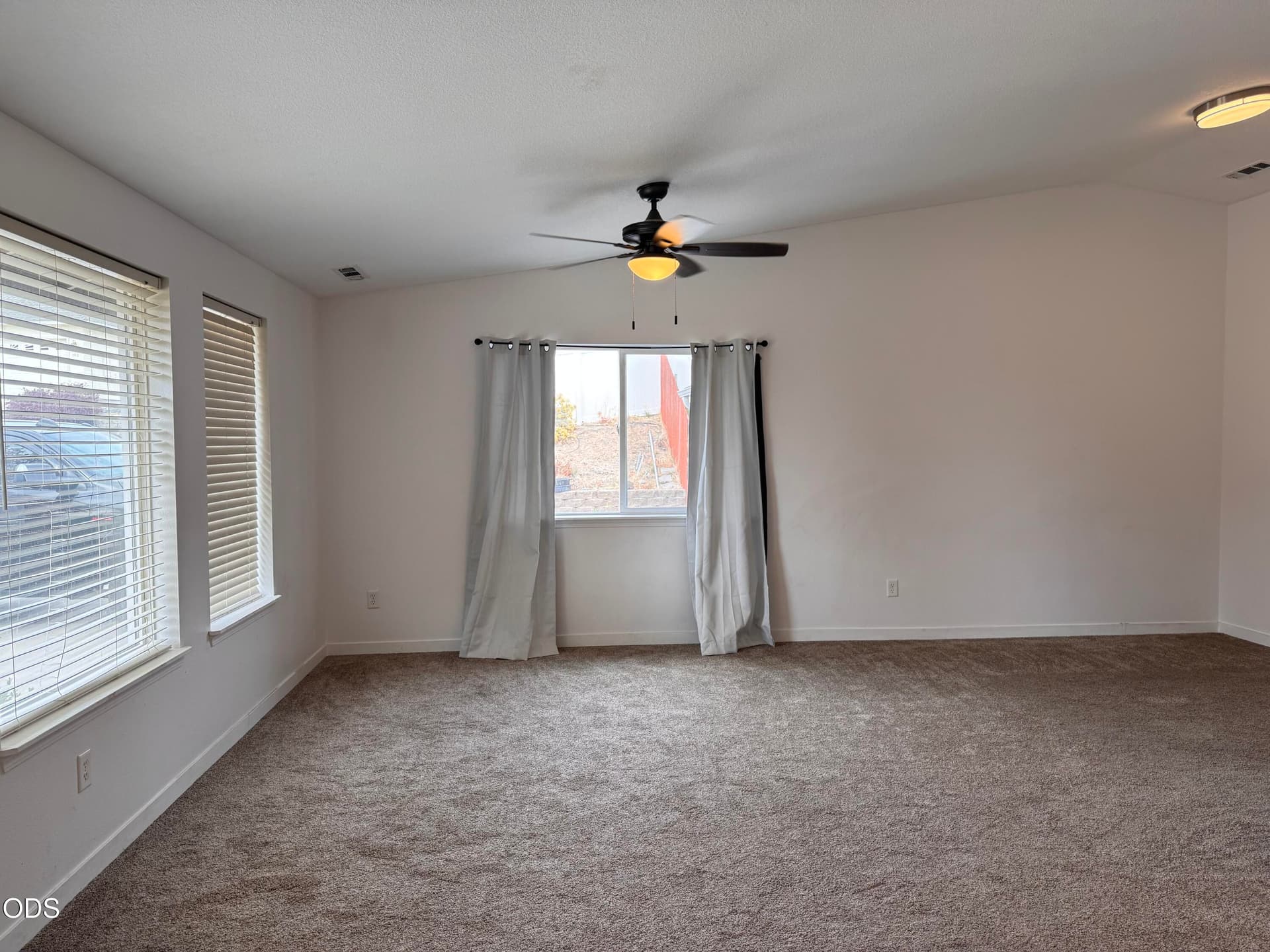 Pic 3. Photo 3 of 16, 117 Hunter Court, Klamath Falls, OR 97603