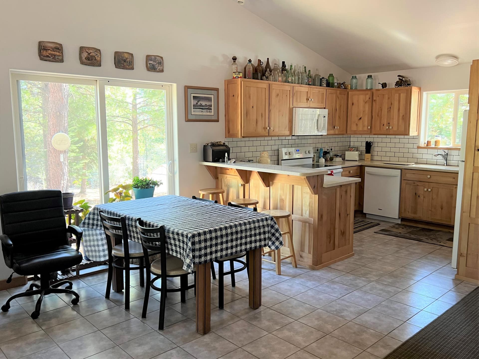 Kitchen/Dining. Photo 2 of 34, 15254 N Kingfisher Drive, Bonanza, OR 97623