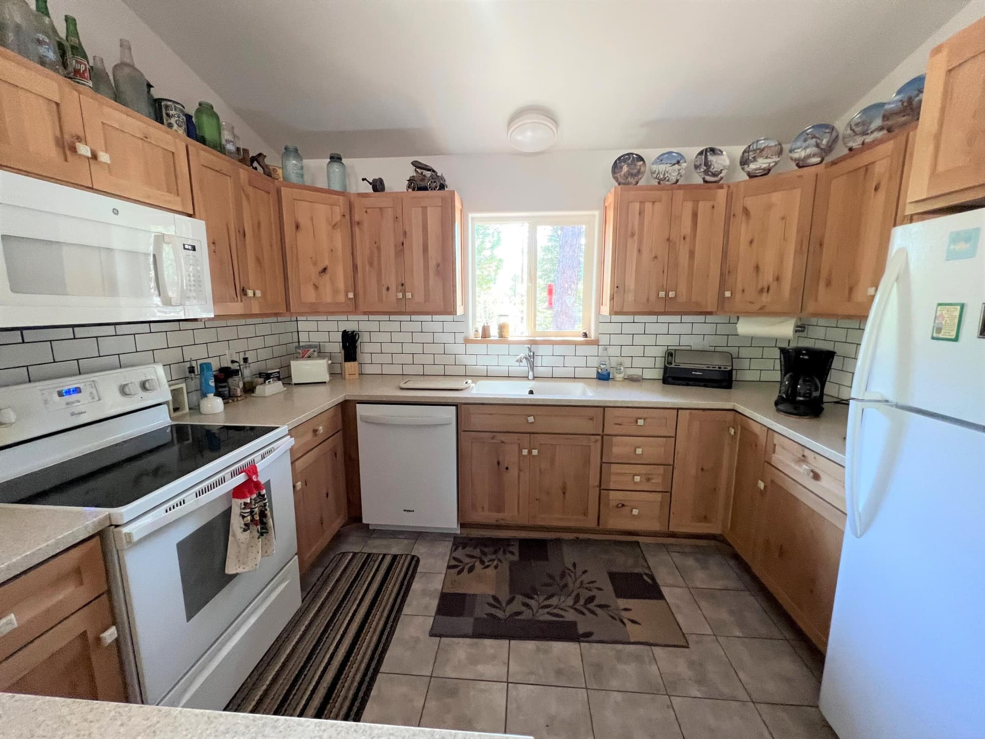 Kitchen. Photo 4 of 34, 15254 N Kingfisher Drive, Bonanza, OR 97623