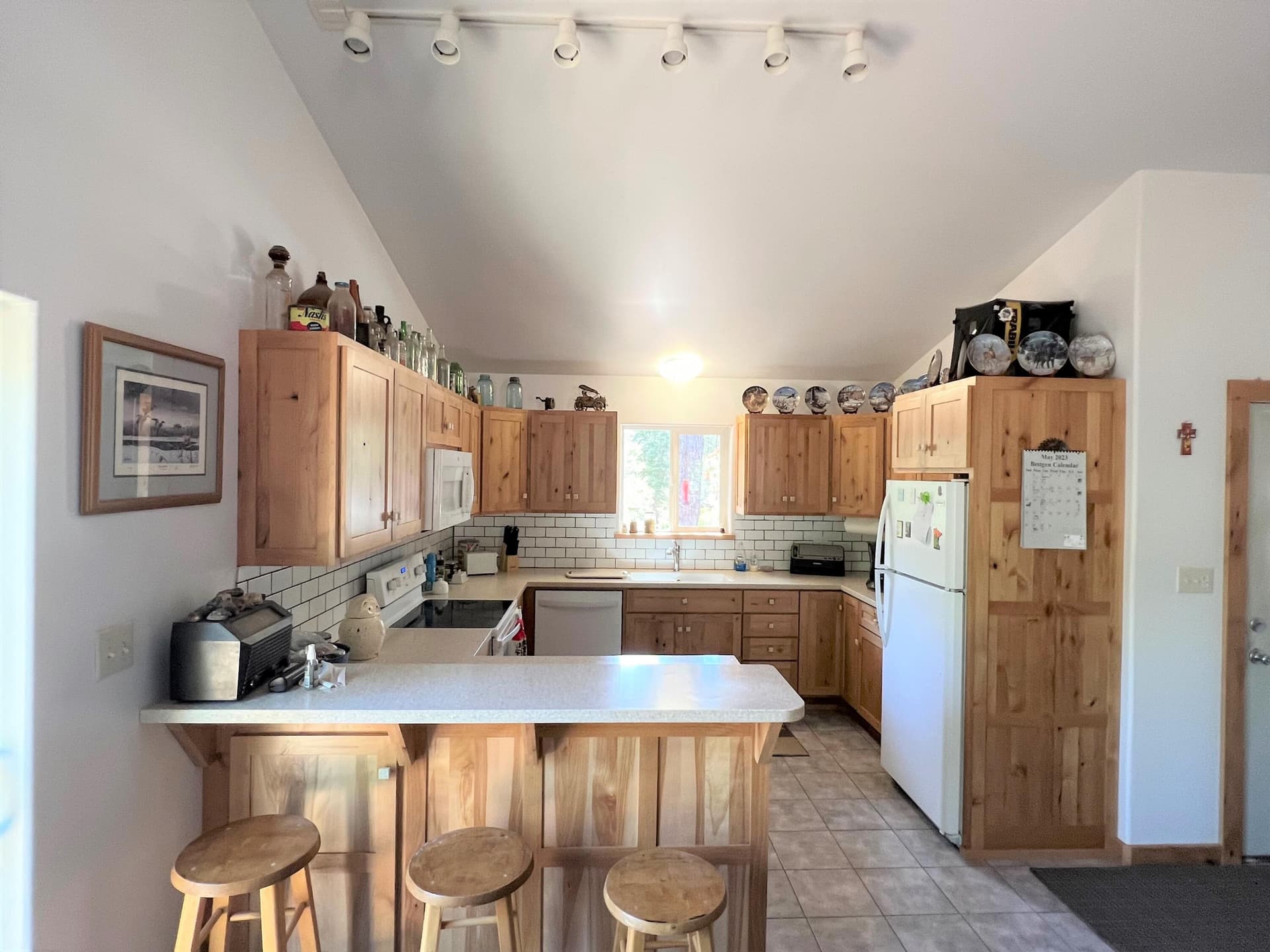 Kitchen. Photo 5 of 34, 15254 N Kingfisher Drive, Bonanza, OR 97623