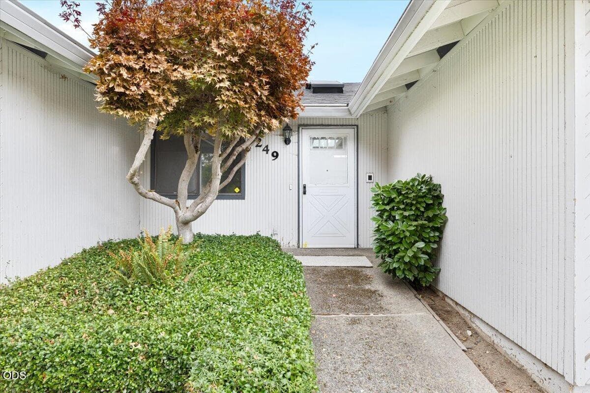 04-CI_7433. Photo 5 of 27, 1249 La Loma Drive, Medford, OR 97504