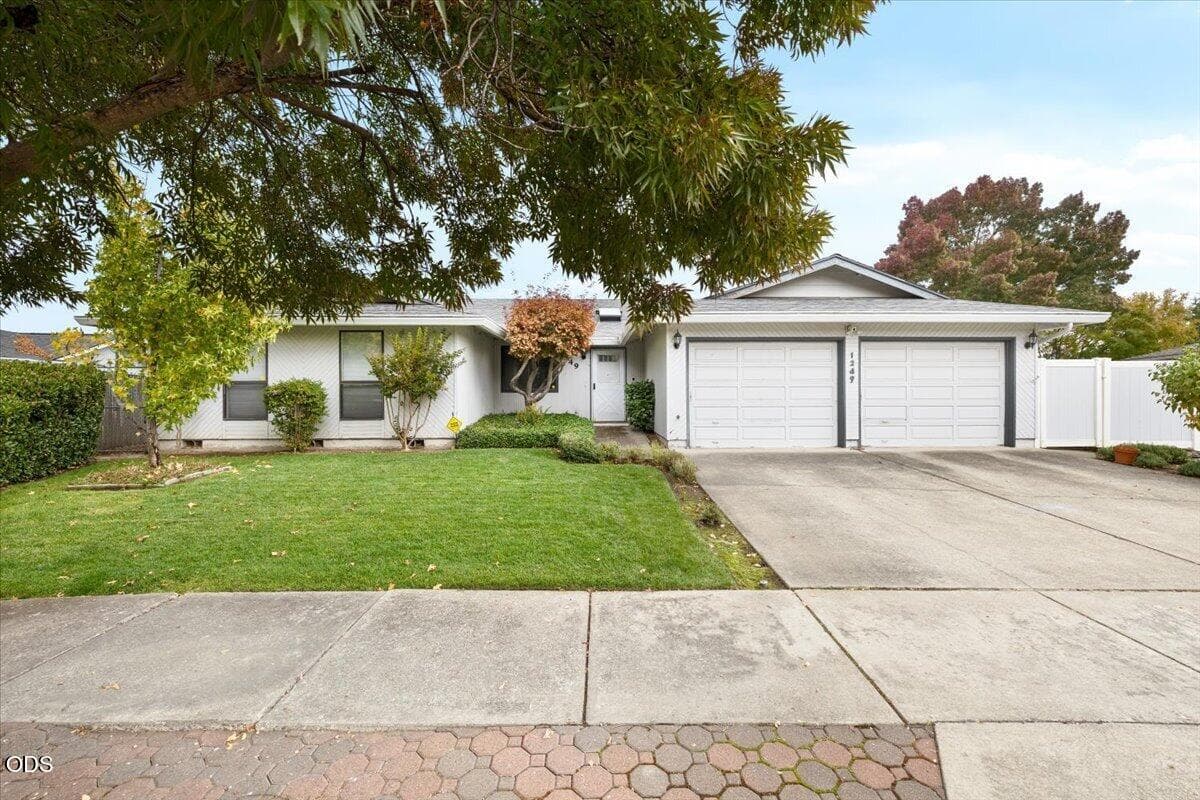 02-CI_7423. Photo 1 of 27, 1249 La Loma Drive, Medford, OR 97504