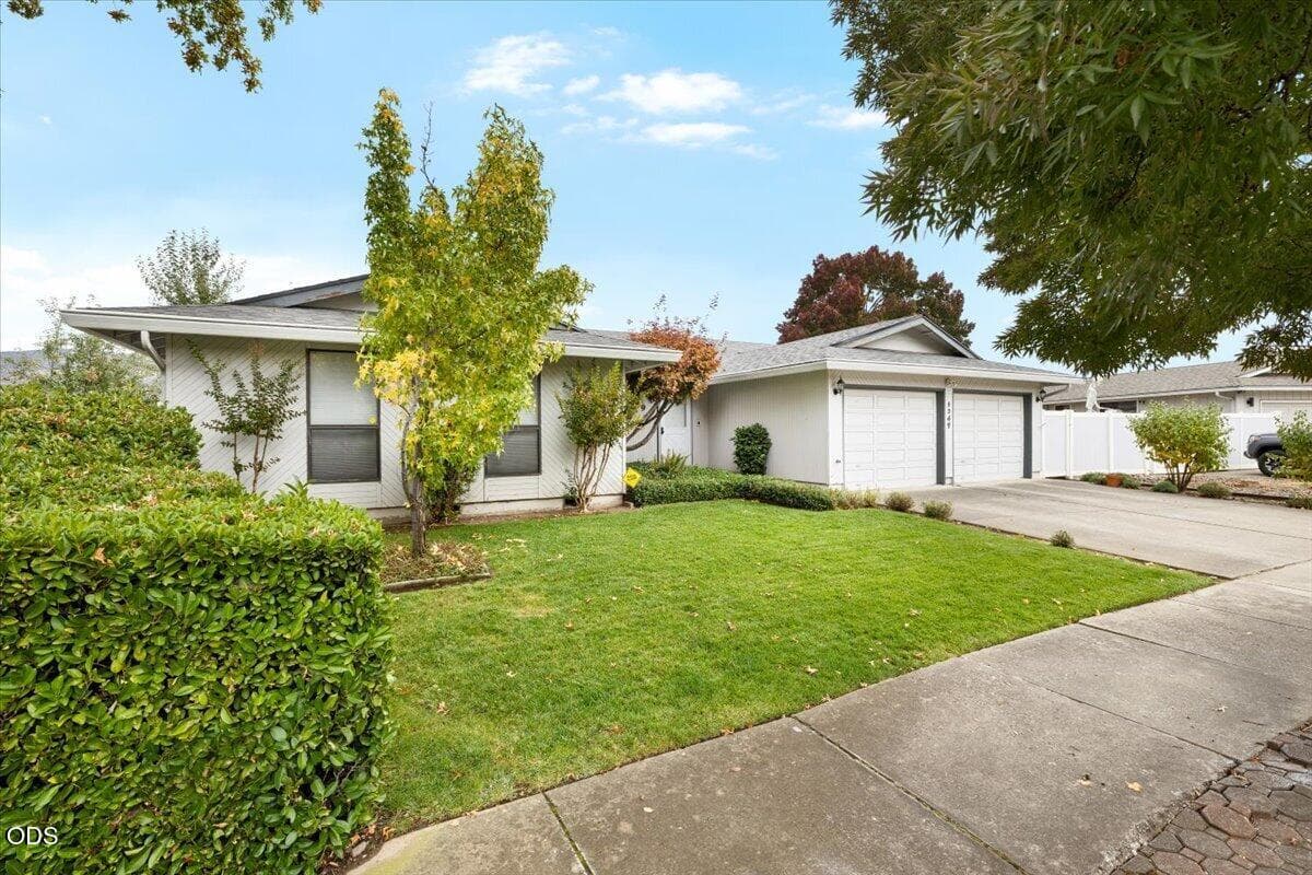 01-CI_7428. Photo 4 of 27, 1249 La Loma Drive, Medford, OR 97504