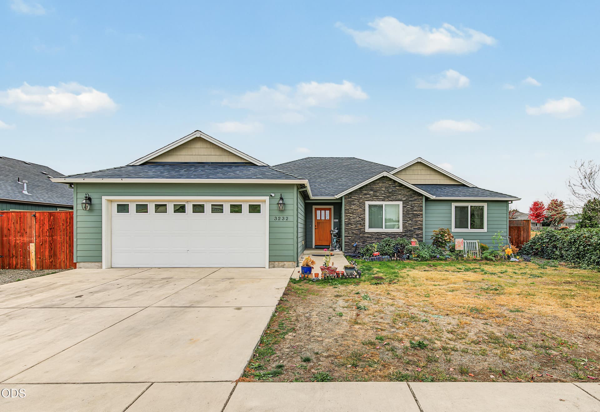 2. Photo 2 of 27, 3232 Ford Drive, Medford, OR 97504