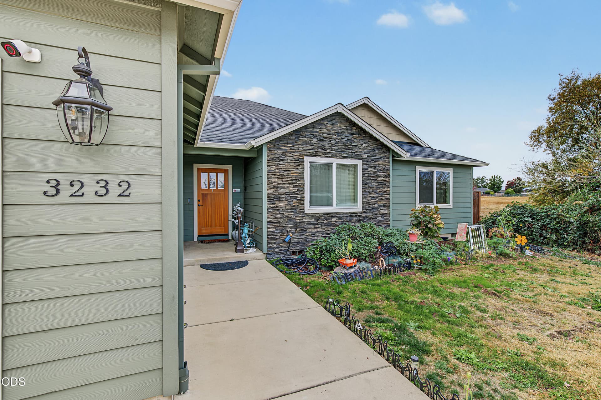 3. Photo 3 of 27, 3232 Ford Drive, Medford, OR 97504