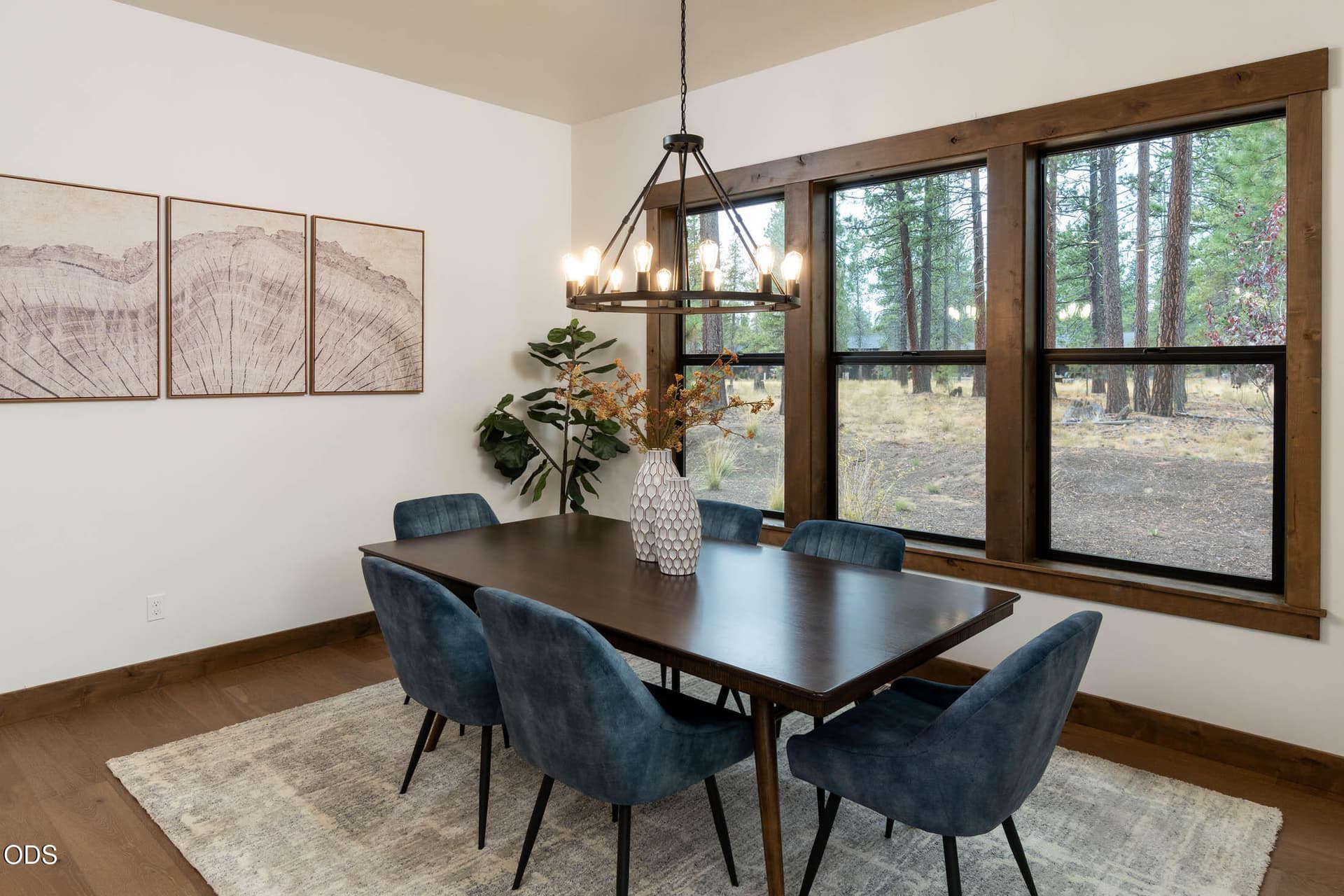 Dining area. Photo 4 of 35, 56244 Rockcress Lane Unit 437, Bend, OR 97707