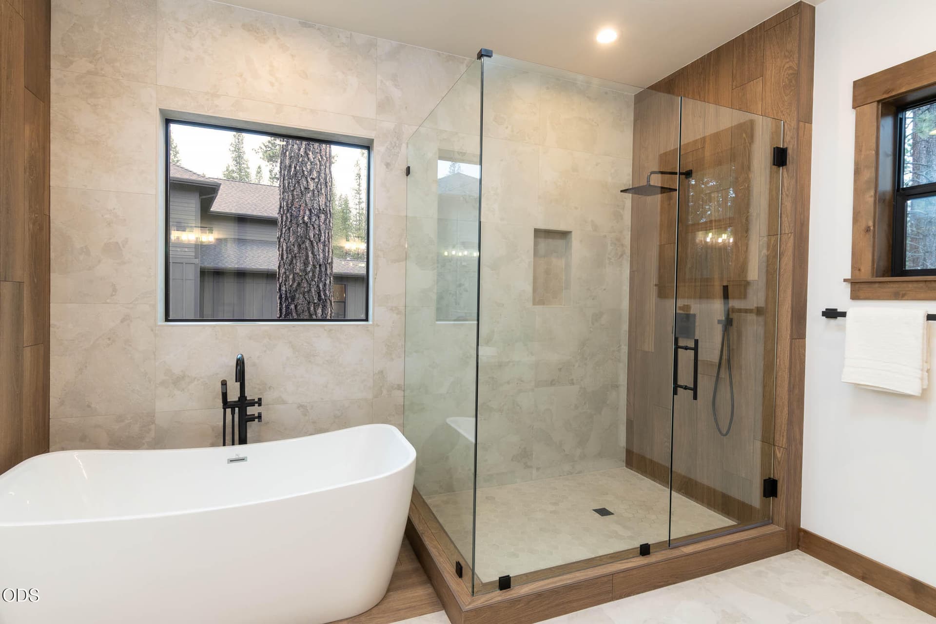 primary bath. Photo 5 of 35, 56244 Rockcress Lane Unit 437, Bend, OR 97707