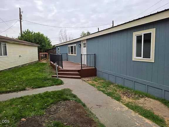 Front Deck. Photo 2 of 14, 693 S Main Street, Stanfield, OR 97875