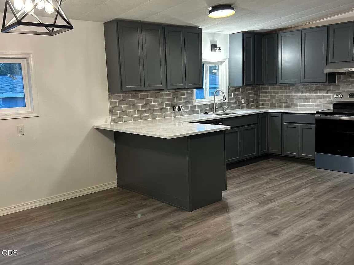 Dining/Kitchen. Photo 4 of 14, 693 S Main Street, Stanfield, OR 97875