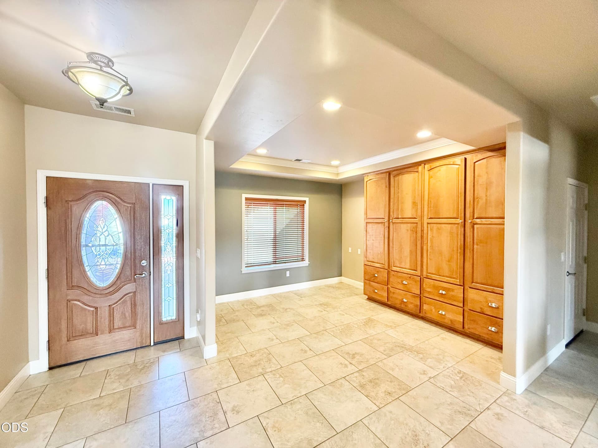 ENTRANCE. Photo 5 of 58, 3821 Valinda Way, Klamath Falls, OR 97603