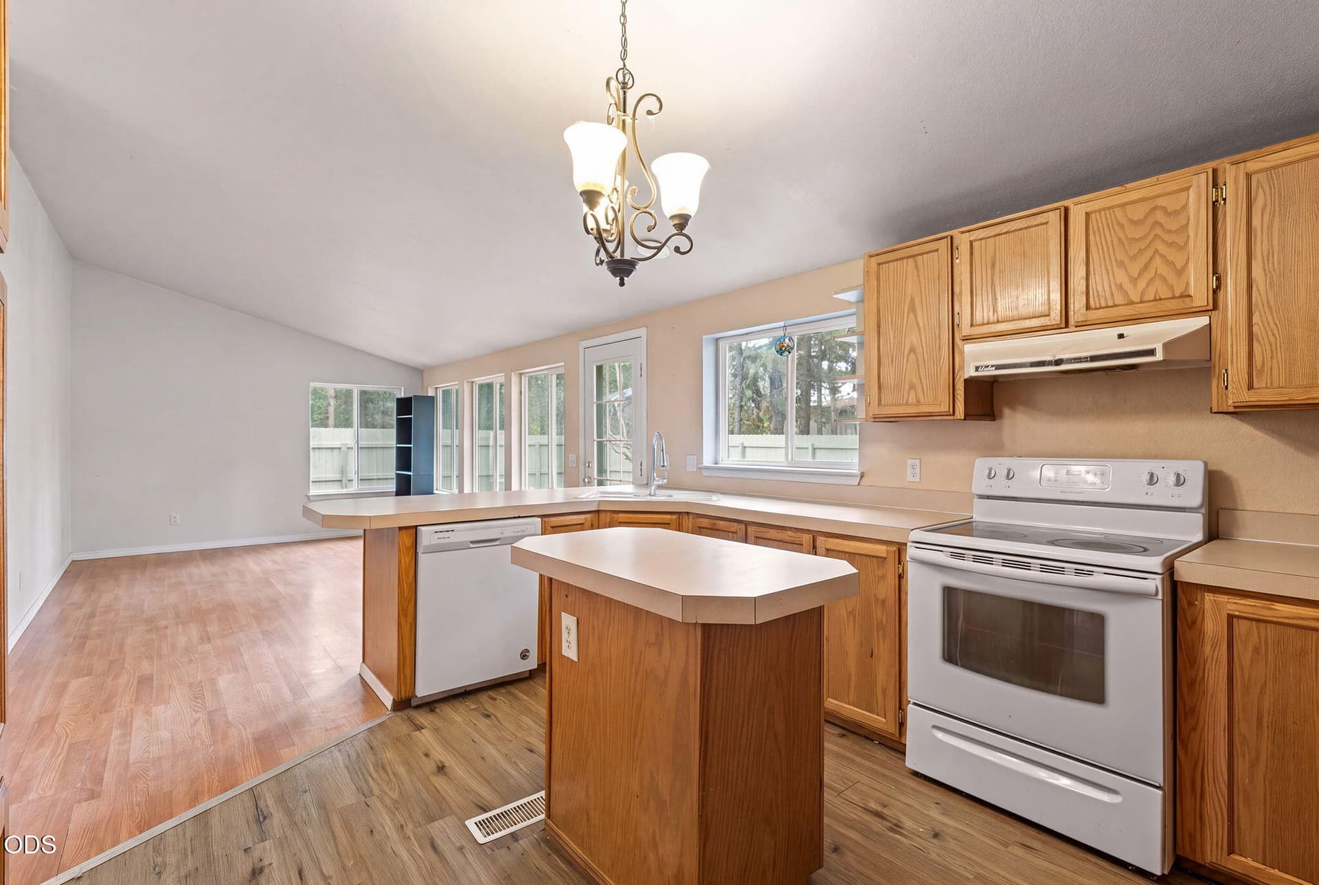 10-web-or-mls-DSC01882_Make_it_Vacant_Ma. Photo 5 of 32, 55833 Wood Duck Drive, Bend, OR 97707
