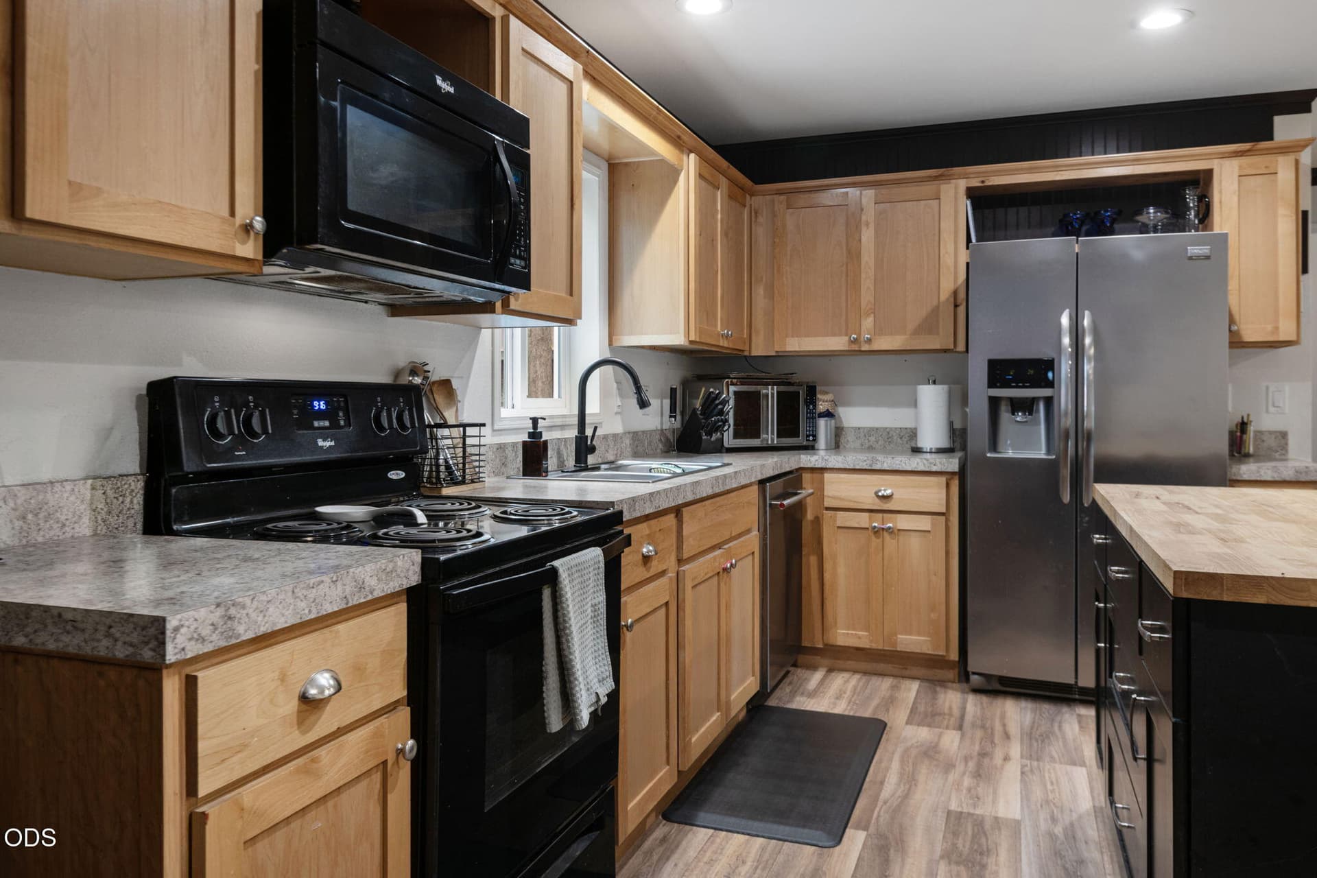 Kitchen. Photo 3 of 13, 55536 Gross Drive, Bend, OR 97707